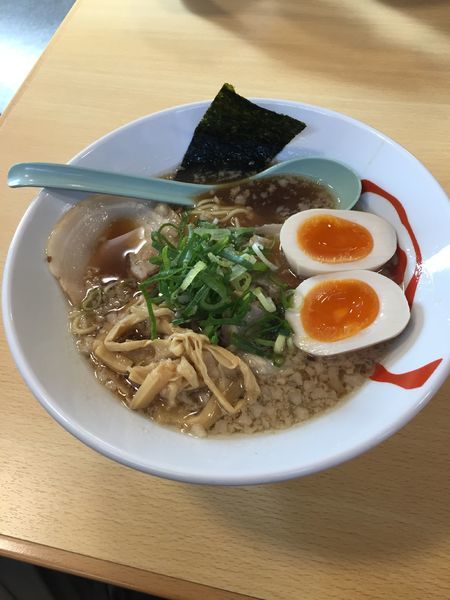 「熟成濃口醤油ラーメン煮卵入り」@かおるちゃんラーメンの写真