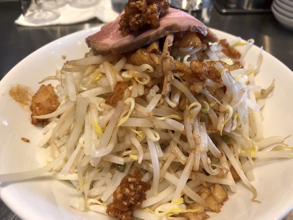 「油そば 野菜」@麺ハチイチ／81 NOODLE BARの写真