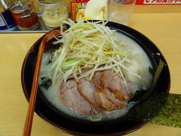 「ネギ塩チャーシュー麺900円　麺硬め/アブラ多め」@ラーメン青木亭 越谷店の写真