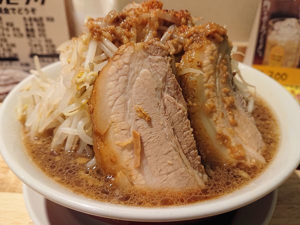 「ブタメン並(TOPブタ×1、ヤサイマシ、アブラマシ)」@ラーメンブタヒロの写真