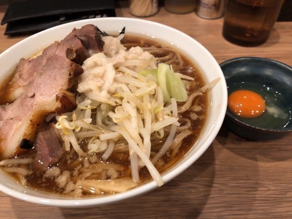「Jラーメン+生卵」@らーめん 小烏丸の写真
