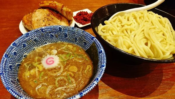 「つけめん+大盛り+炙り焼きチャーシュー+辛味」@頑者 illmaticの写真