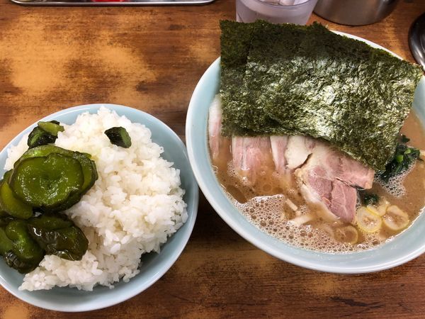 「チャーシュー麺 850円 サービスライス大」@横浜ラーメン 武蔵家 船橋店の写真