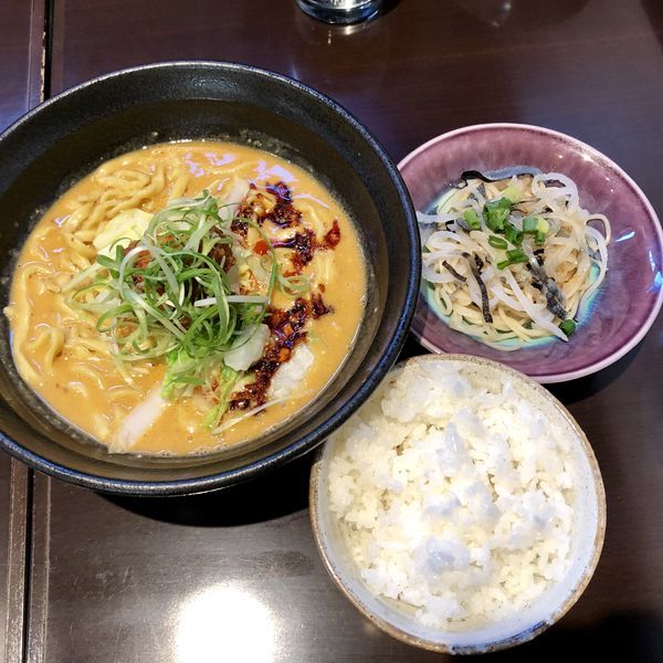 「【SR7コラボ限定】フグとアンコウの濃厚味噌ラーメンと...」@中華そば 輝羅の写真