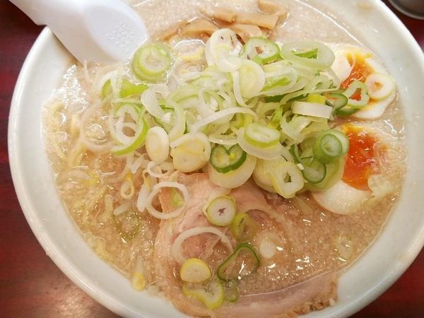 「醤油味玉子らーめん（薬味ネギ多め）」@こってりらーめん なりたけ TOKYOの写真