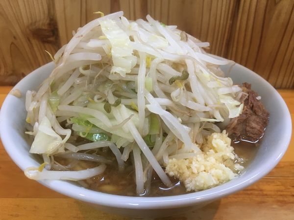 「少なめラーメン（ﾔｻｲﾁｮｲﾏｼ ﾆﾝﾆｸ）」@らーめん つの旨の写真
