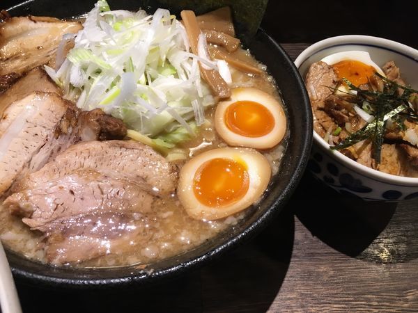 「特製ラーメン大盛り&焼豚丼セット」@ななほしの写真