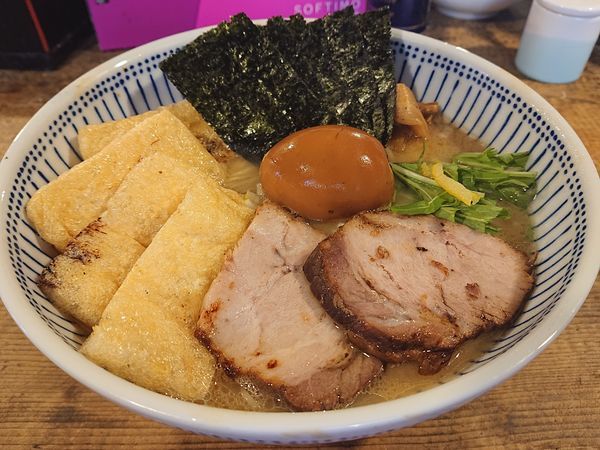 「特製そば(＋サービス大盛り)」@中華そば とんびの写真