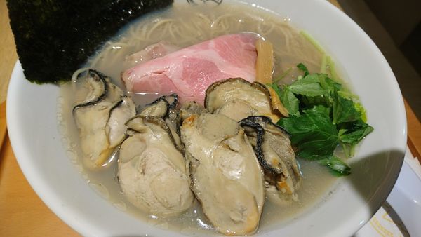 「カキそば（よしかわ）＋大盛＋カキ３個」@むぎくらべの写真