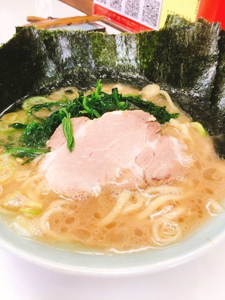「ラーメン 海苔 ほうれん草」@横浜家系ラーメン 楊喜家の写真