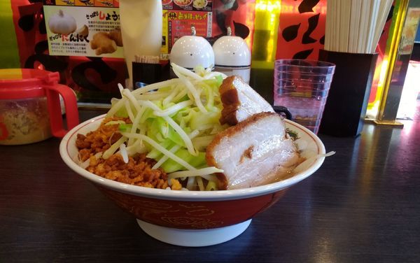 「さぶろうらーめん　ヤサイ、揚げ玉マシマシ後でアブラマシマシ」@らーめん 油そば 牛スタ 郎郎郎 橋本店の写真