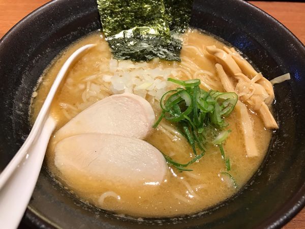 「濃厚煮干しらーめん  850円」@濃厚鶏そば シロトリコの写真