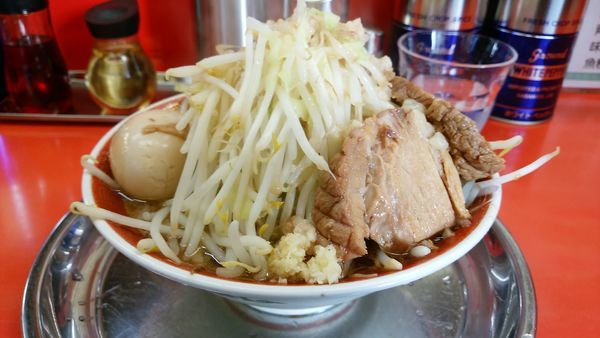 「小ラーメン味玉　ニンニクヤサイアブラ全部チョイマシ！」@麺でる 戸越店の写真