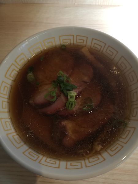 「炭火焼豚醤油らぁめん1050円」@中村麺三郎商店の写真