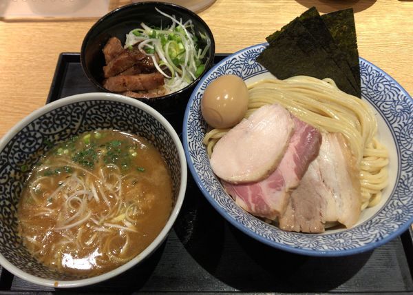 「特製濃厚魚介つけ麺 ローストポーク丼」@麺屋 一燈の写真