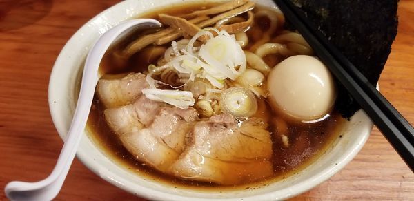 「特製醤油らーめん」@純手打ち 麺と未来の写真
