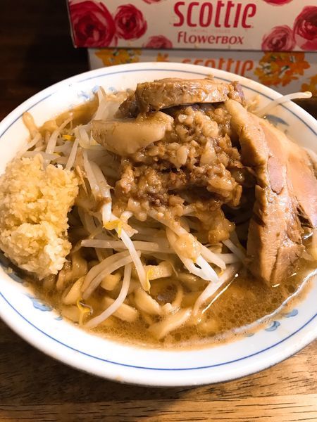 「らーめん＋生卵W」@らーめん梵’s BONES北浦和本店の写真