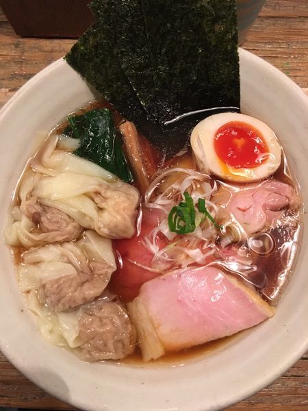 「特製醤油らあめん+肉ワンタン」@Homemade Ramen 麦苗の写真