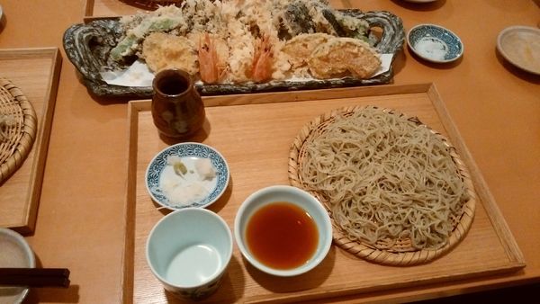 「生粉うちせいろ＋天麩羅盛り合わせ＋だし巻き玉子＋瓶ビール」@蕎麦切りわたなべの写真