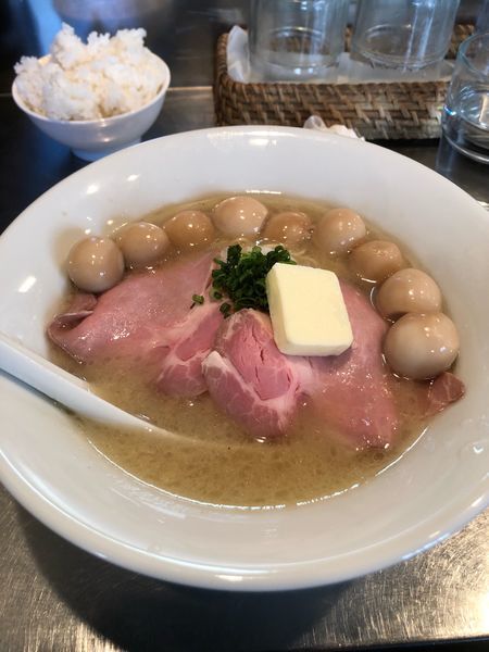 「濃厚シーフードバター＋ウズラ×2」@さんじの写真