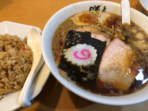 「特上正油チャーシュー麺 + 味玉 +チャーハン」@支那そば 勝丸 目黒本店の写真