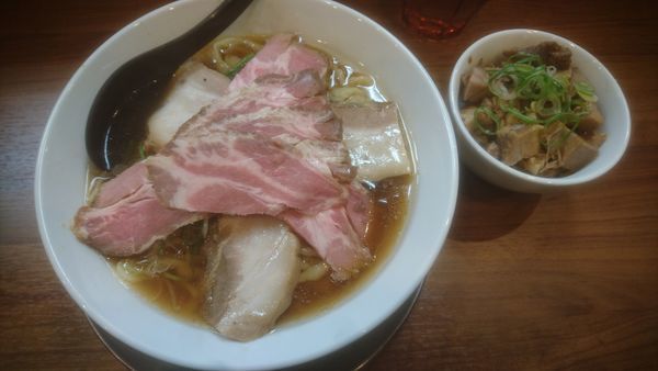 「チャーシューメン+チャーシュー丼」@純手打ち だるまの写真