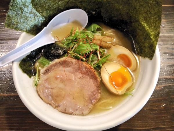 「マイスター限定 牛骨ニボ塩らーめん」@麺屋 虎威原の写真