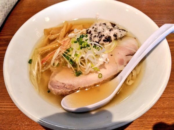 「ゲリラ限定 白醤油煮干しそば」@ストライプ ヌードルズの写真