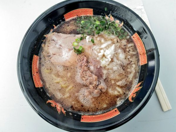 「那覇めし限定 牛すじ黒豚ラーメン」@めん処 夢ノ弥の写真