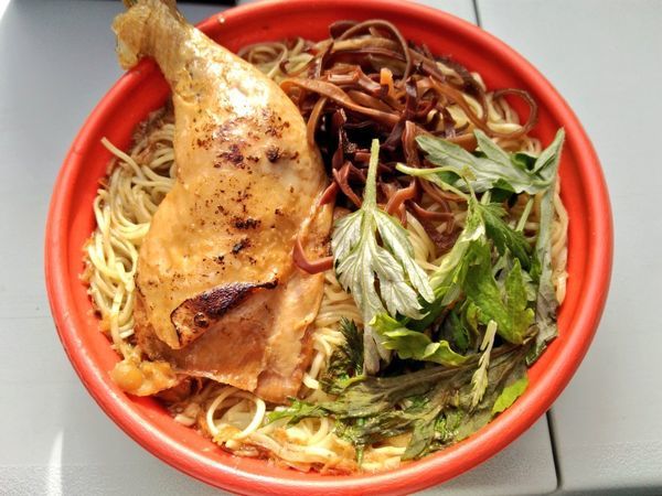 「那覇めし限定 アゴだし牛骨ラーメン 骨付きチキンのせ」@琉家の写真