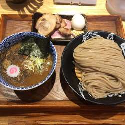 つけ麺(並)900円＋特選全部トッピング750円