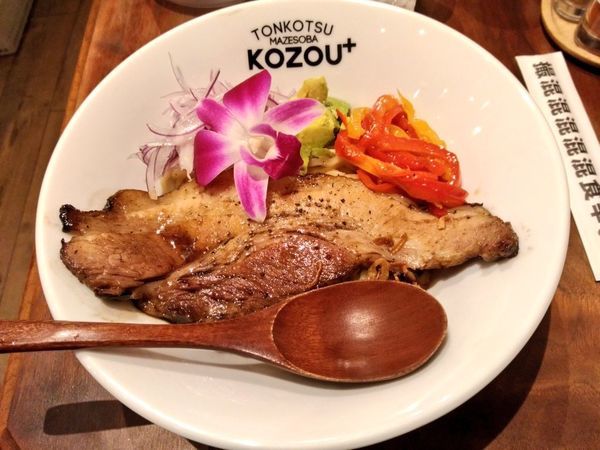 「1周年限定 プレミアム豚骨まぜそば」@豚骨まぜそばKOZOU＋の写真