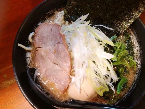 「醤油豚骨味玉＋ネギ」@横浜家系らーめん 極楽家の写真