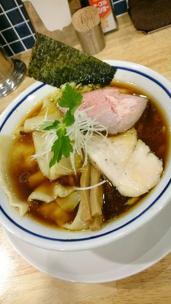 「ワンタン中華そば  醤油   900円」@手打式超多加水麺 ののくらの写真