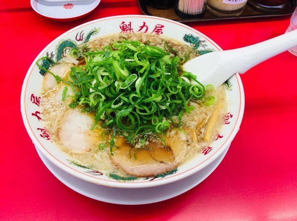 「特製醤油ラーメン(並)702円」@ラーメン 魁力屋 東久留米店の写真