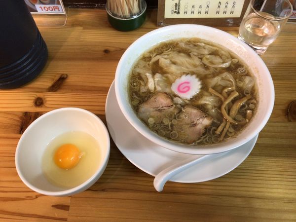 「ワンタン麺(850円)+生玉子(50円)」@相模 大勝軒の写真