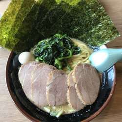 醤油チャーシュー麺(海苔増し ほうれん草増し)