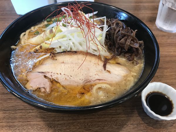 「【限定】濃厚酸辣湯麺 香酢 900円」@らーめん かいじ 東仙台店の写真