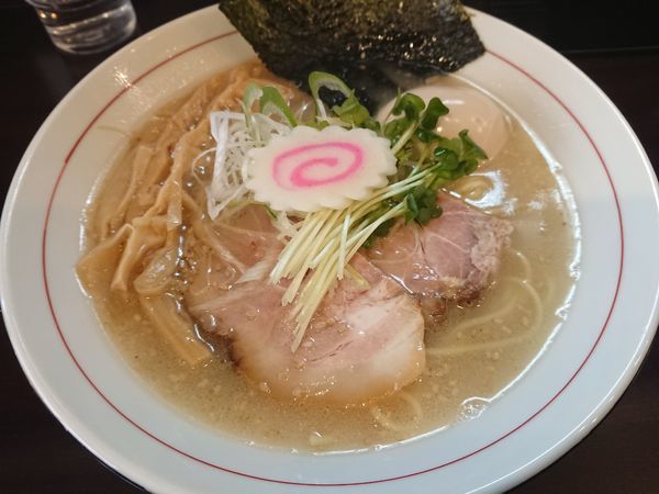 「塩らーめん700円＋味玉(ﾗｰﾊﾟｽ)」@麺 ひばりの写真