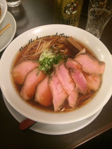 「醤油・チャーシュー・エビスビール」@麺庵ちとせの写真