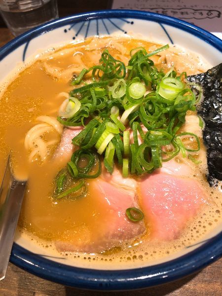 「太刀魚煮干しの濃厚醤油らーめん ¥900」@ねいろ屋 神保町店の写真