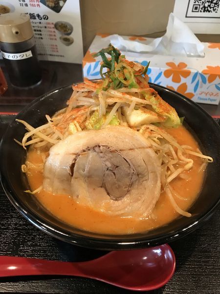 「辛がっつり野菜味噌+チャーシュー1枚」@味噌とんこつらーめん まるの写真
