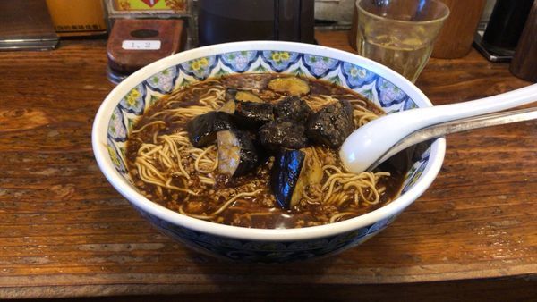 「麻婆茄子ラーメン 大盛(柳麺」@中国ラーメン 揚州商人 市川二俣店の写真