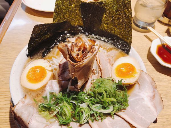 「肉暴れる君ラーメン」@藤一番 今池店の写真