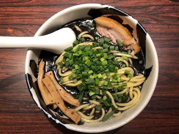 「ら～麺（黒）880円」@麺屋武蔵 武骨の写真