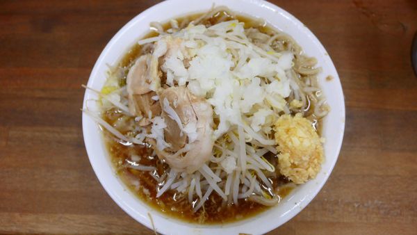 「ラーメン¥680／野菜普通¥0／卓上ニンニク¥0」@ラーメン麺徳 東上野店の写真