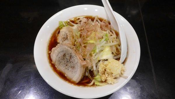 「ラーメン【200g】¥880／卓上ニンニク¥0」@RAMEN401の写真