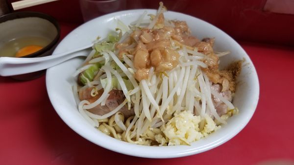 「汁なし小650円+生卵50円+豚W200円」@ラーメン二郎 環七一之江店の写真