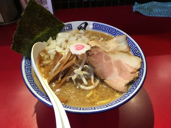 「背脂醤油ラーメン＋玉ねぎ」@風は南からの写真