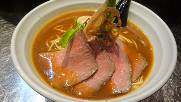 「ぶるずラーメン 細麺 味玉」@牛骨らーめん ぶるずの写真